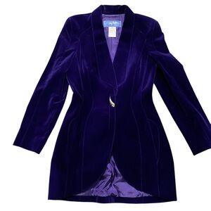 Rare Thierry Mugler Vintage deep purple velvet blazer. Size 40 Fr. With crystal.